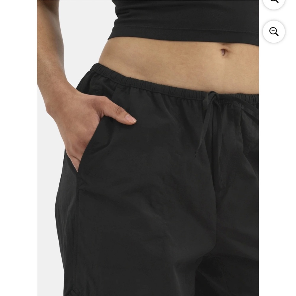 NO Boundaries Parachute
Pants, Women's Black Cargo Pants size M never warm - Picture 4 of 13